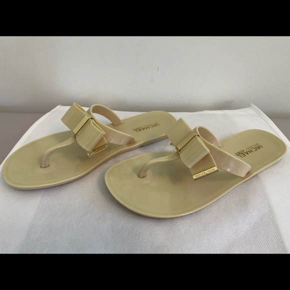 Authentic Michael by Michael Kors flip flop. - Picture 2 of 6